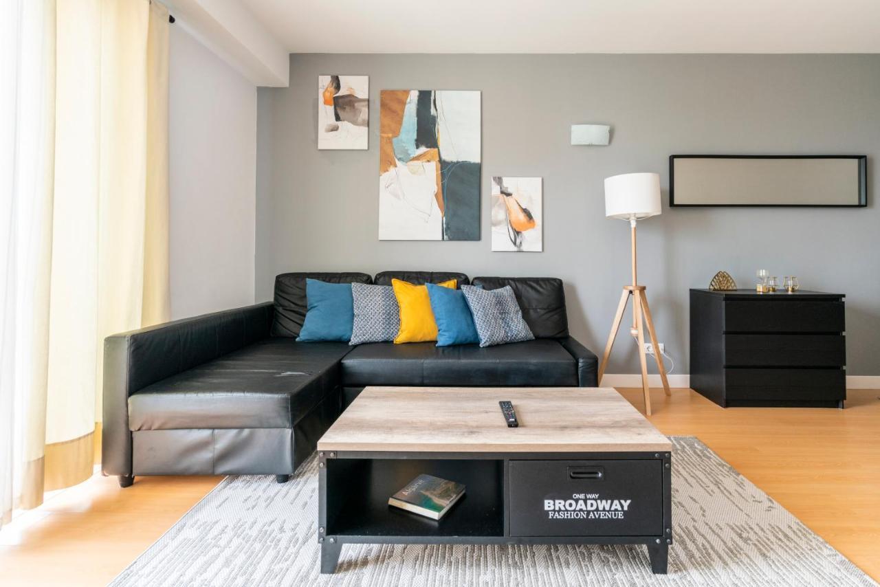 Bright & Spacious 2 Bed Flat 2 Bath W Garage In Lagos Marina Экстерьер фото